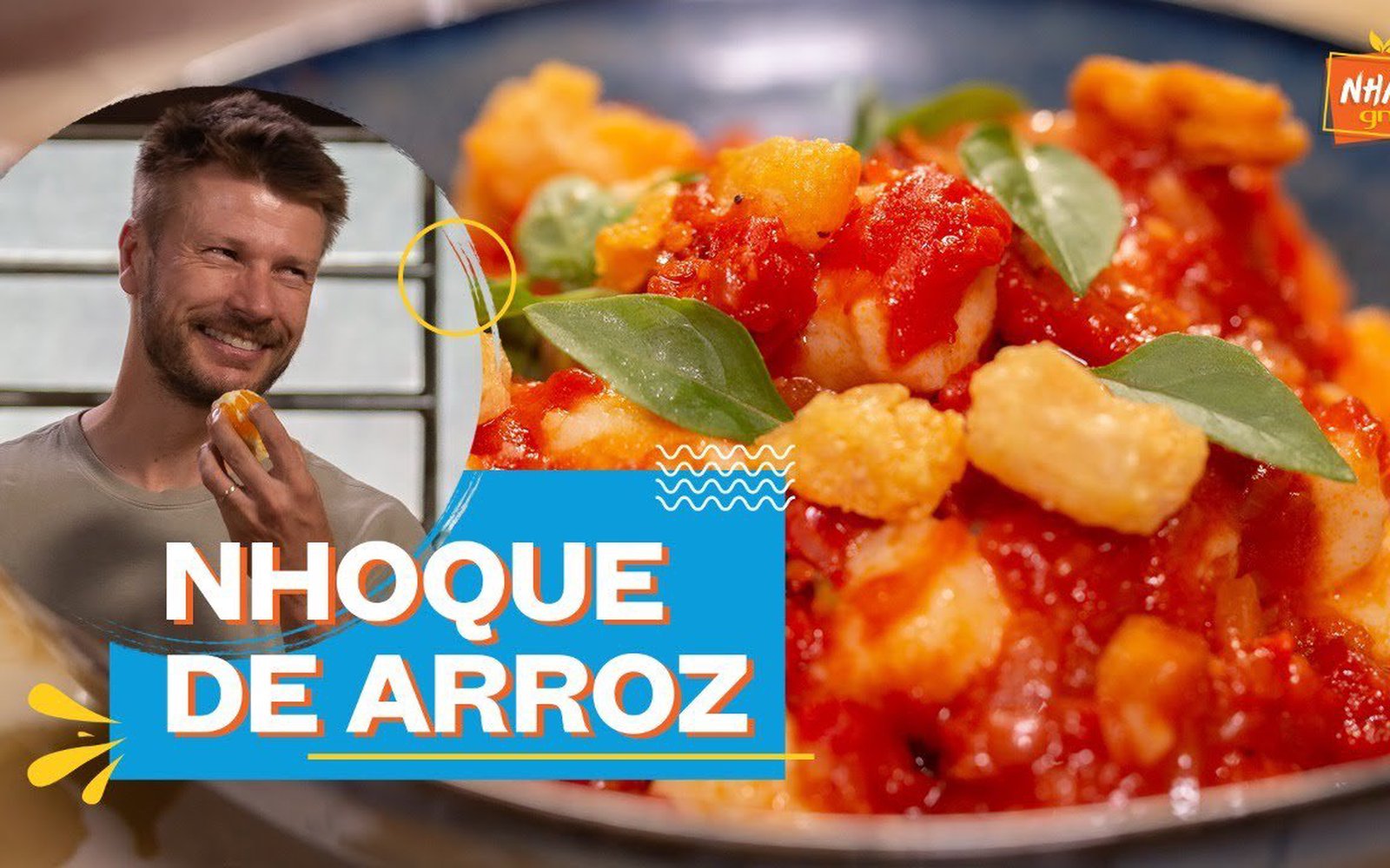 Nhoque de arroz com molho arrabiata e pipoca de casca de queijo parmesão
