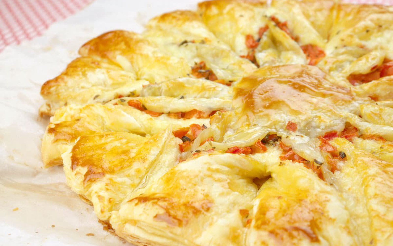 Torta Folhada de Queijos