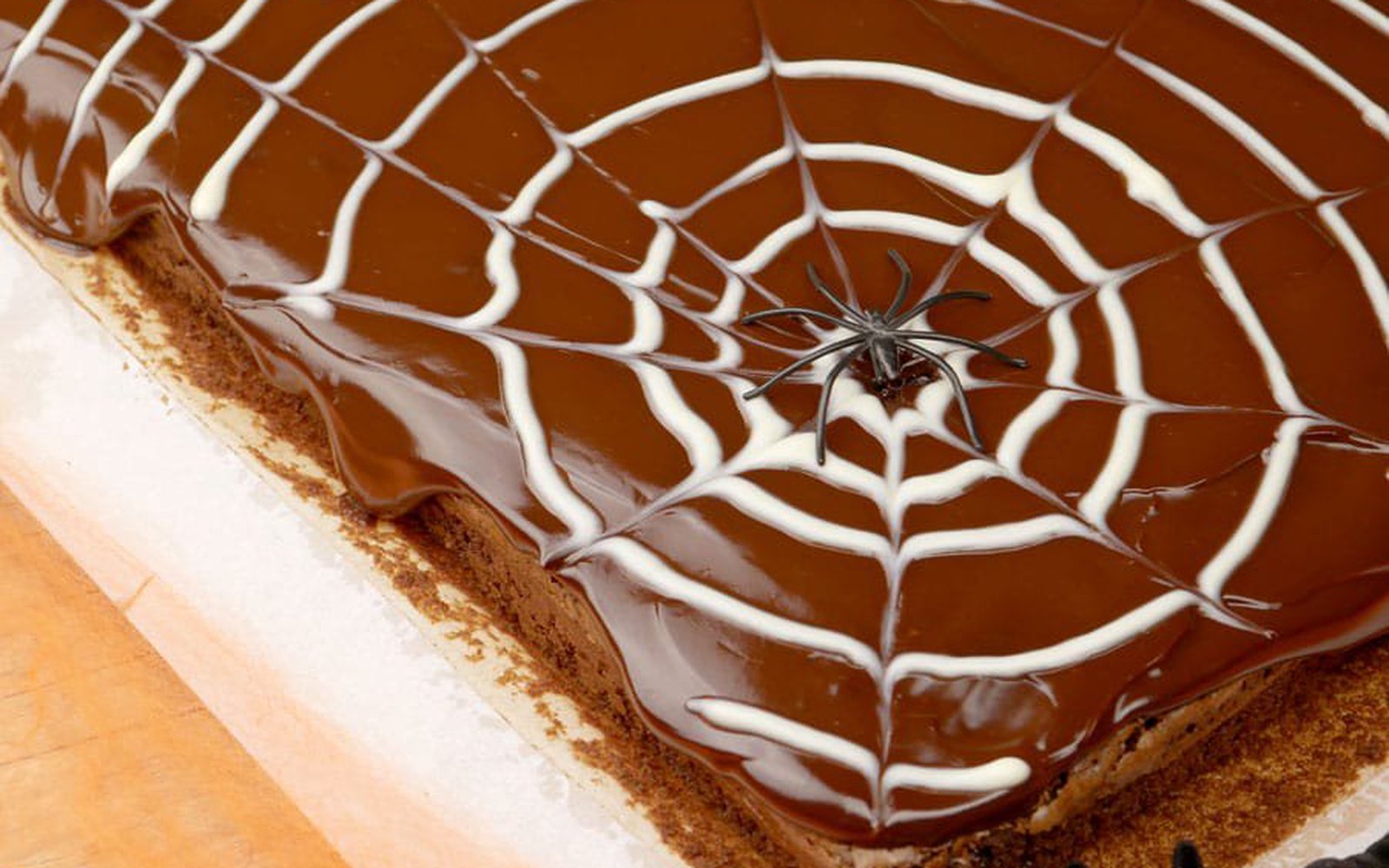 Brownie com muito Chocolate decorado para o Halloween