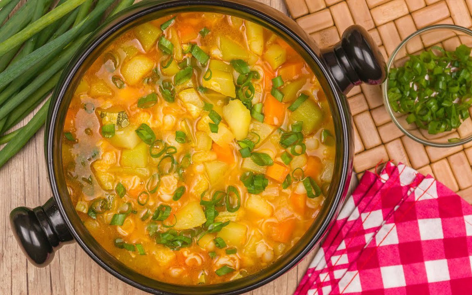 Sopa de Legumes com Macarrão