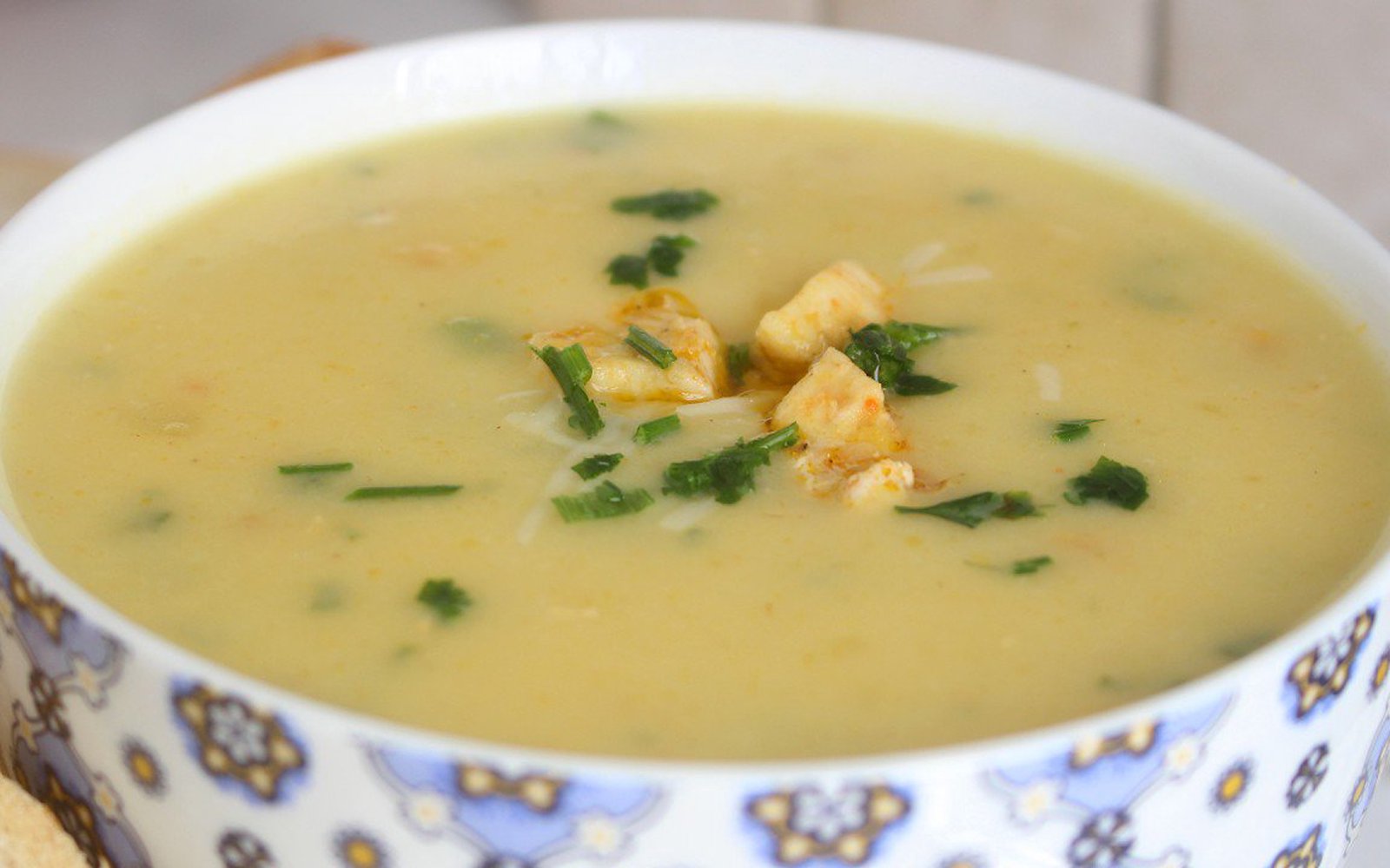 Sopa Cremosa de Mandioquinha com Frango