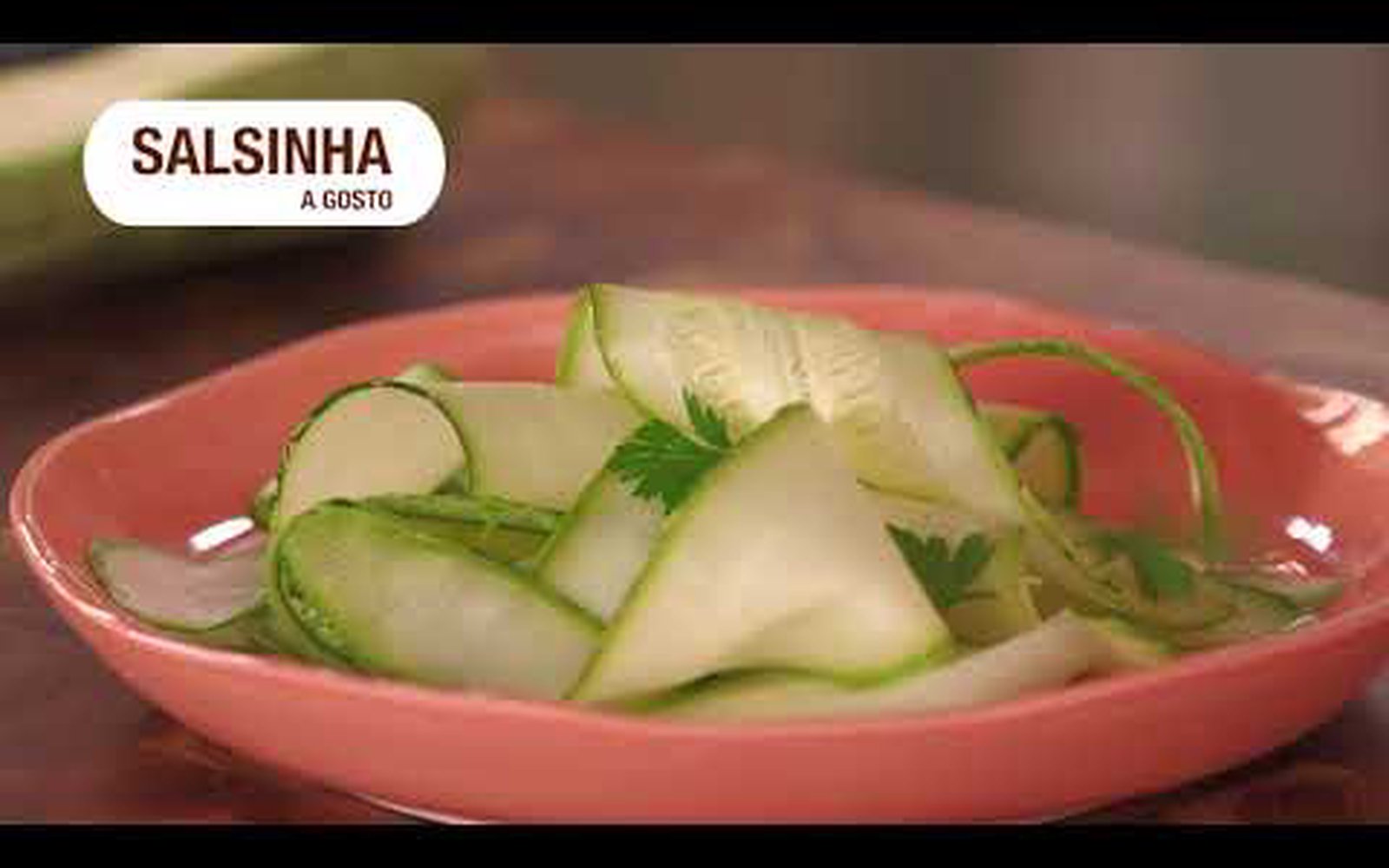 Salada de Abobrinha com Salsinha e Lascas de Parmesão