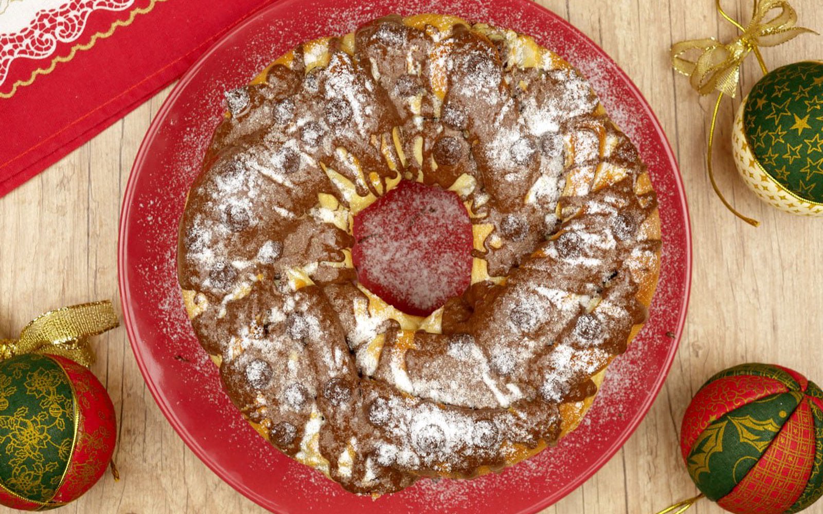 Rosca Natalina de Chocolate Fácil e Fofinha
