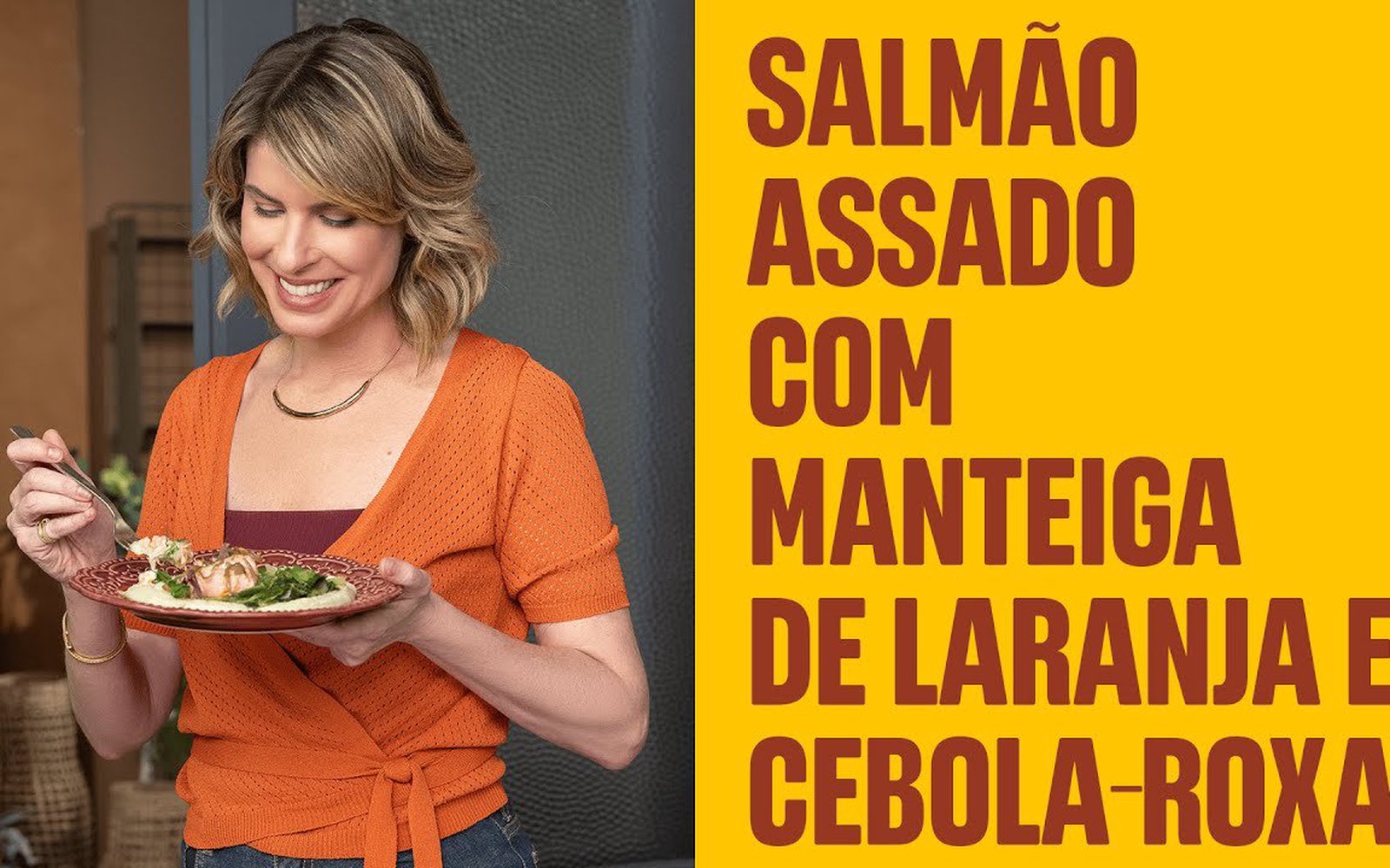 Salmão Assado com Manteiga de Laranja e Cebola-Roxa