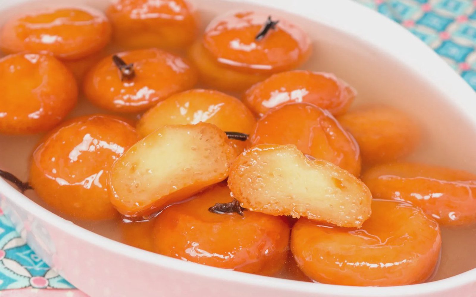 Ameixa De Queijo Em Calda