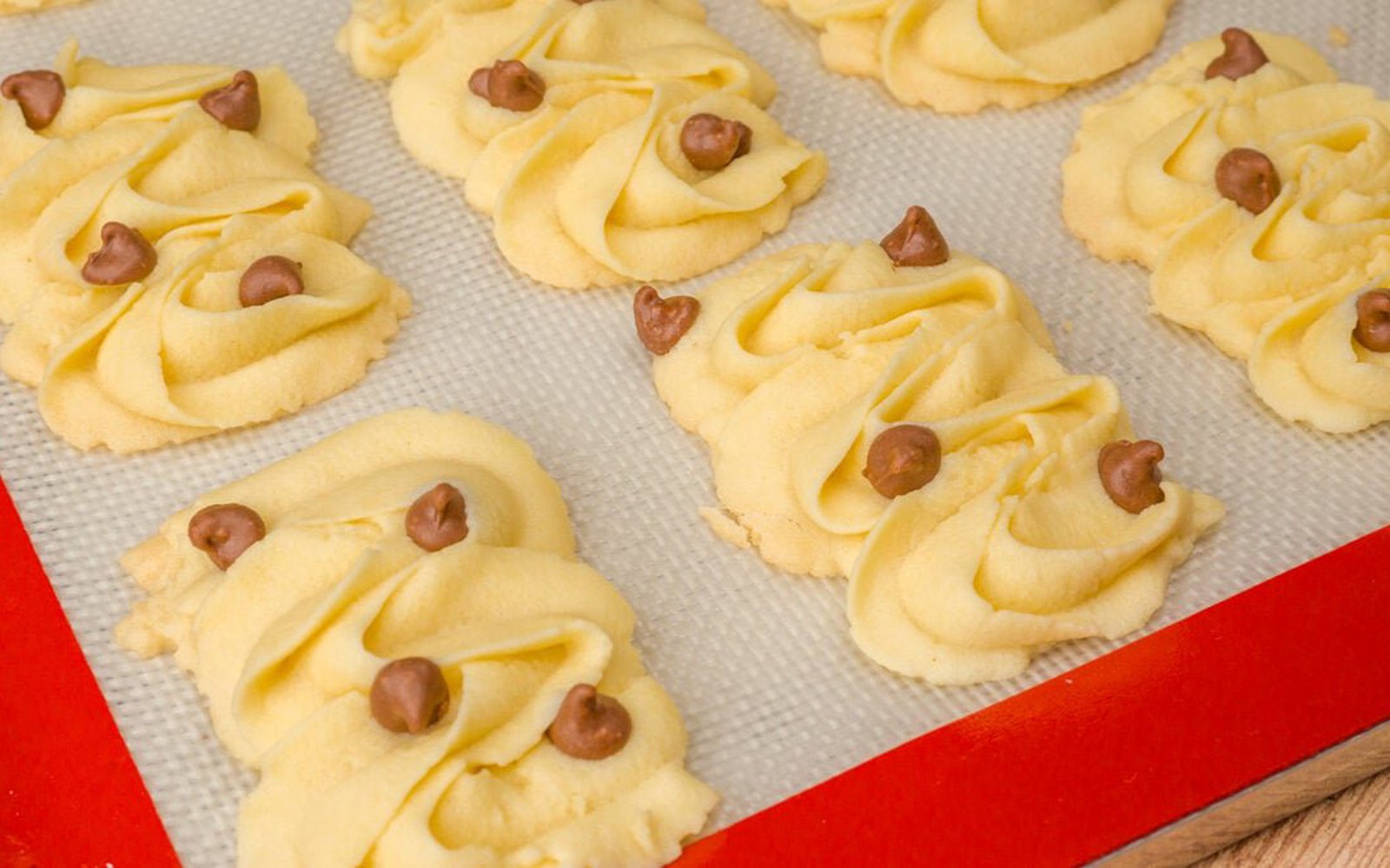 Biscoitinho Amanteigado com Gotinhas de Chocolate