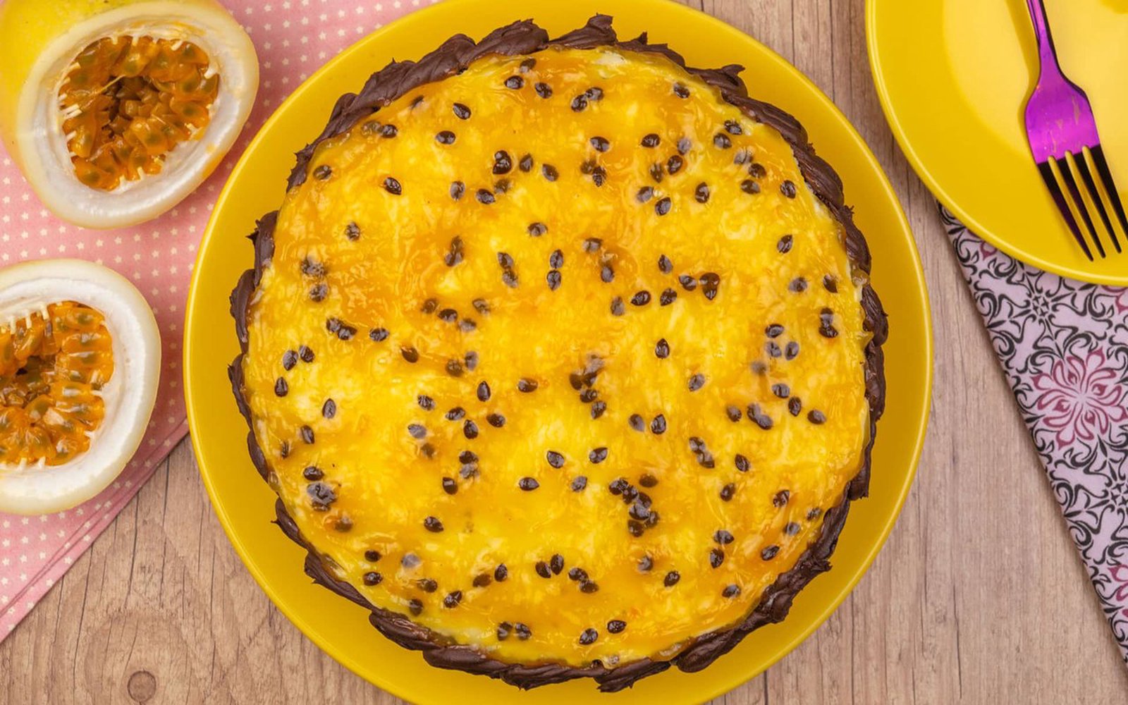Bolo de Chocolate com Mousse de Maracujá