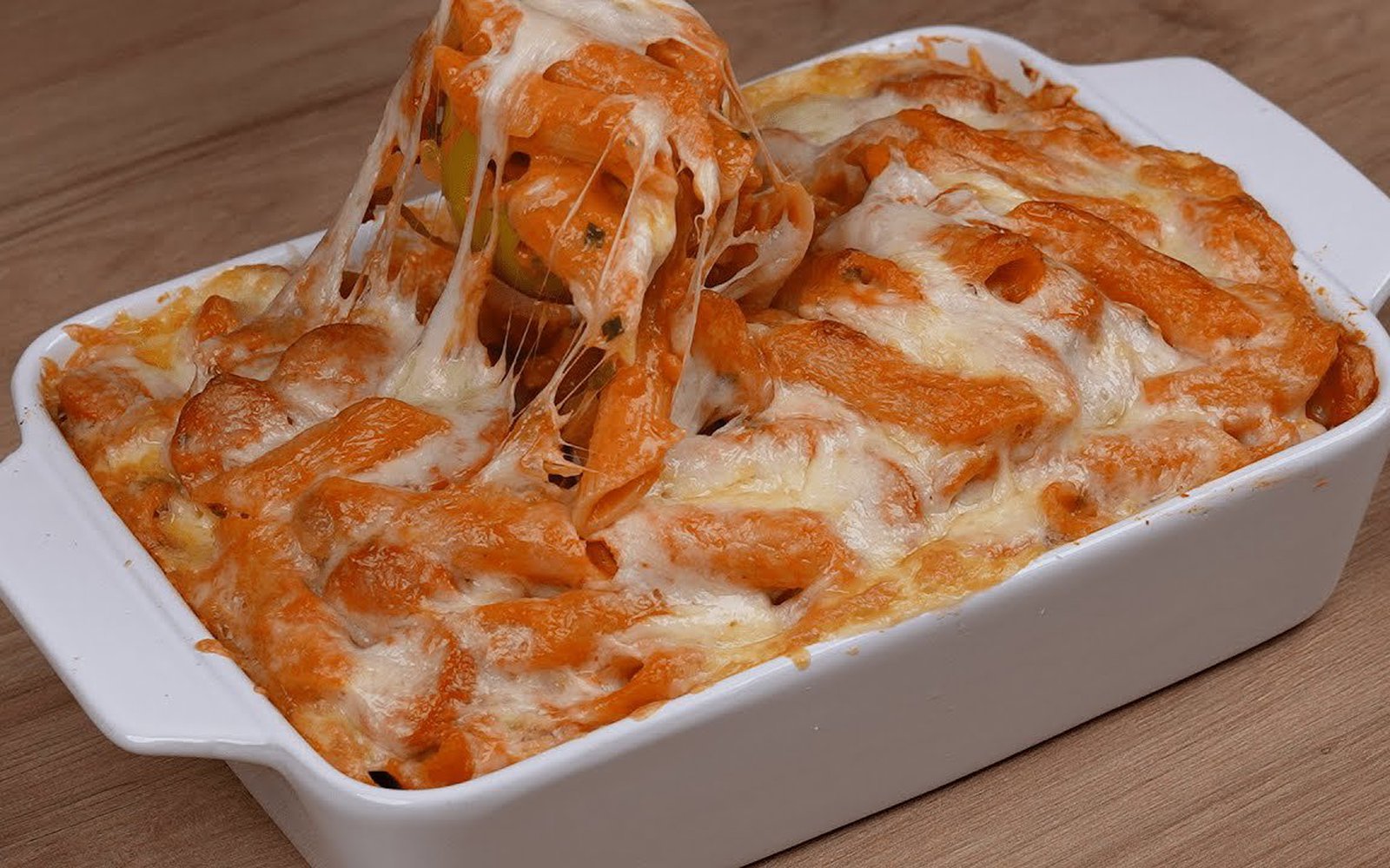 Macarrão de Forno com Salsicha