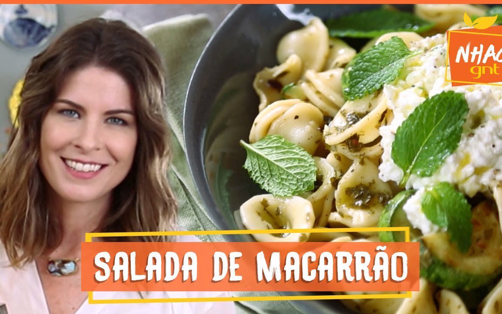 Salada de macarrão com abobrinha grelhada e molho de hortelã