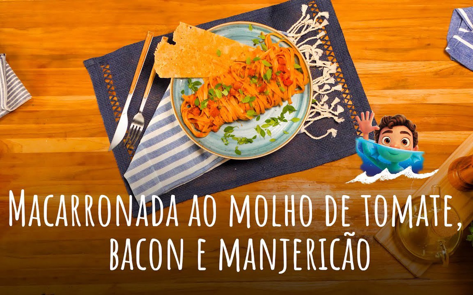 Macarronada ao Molho de Tomate, Bacon e Manjericão