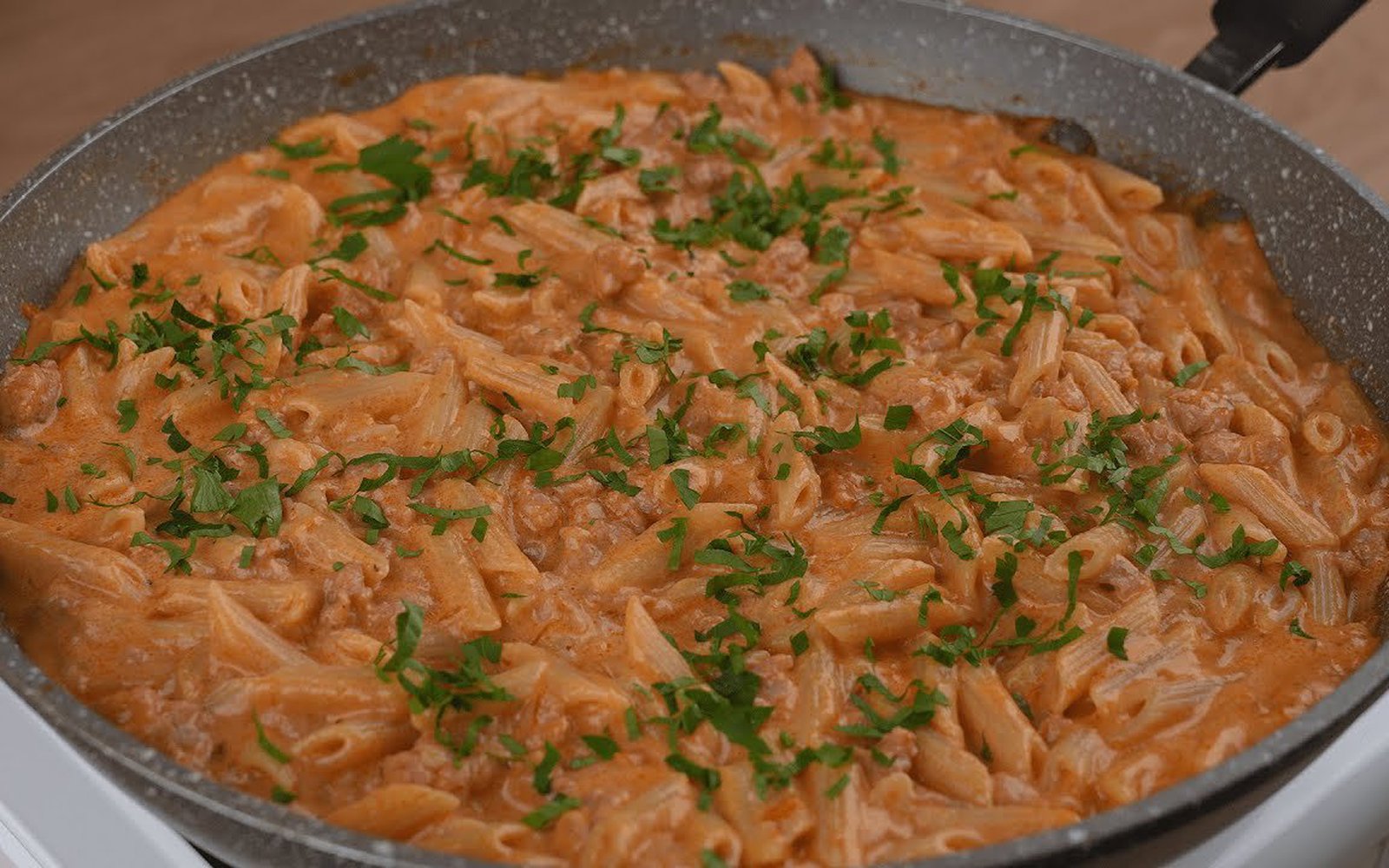 Macarrão Penne com Linguiça