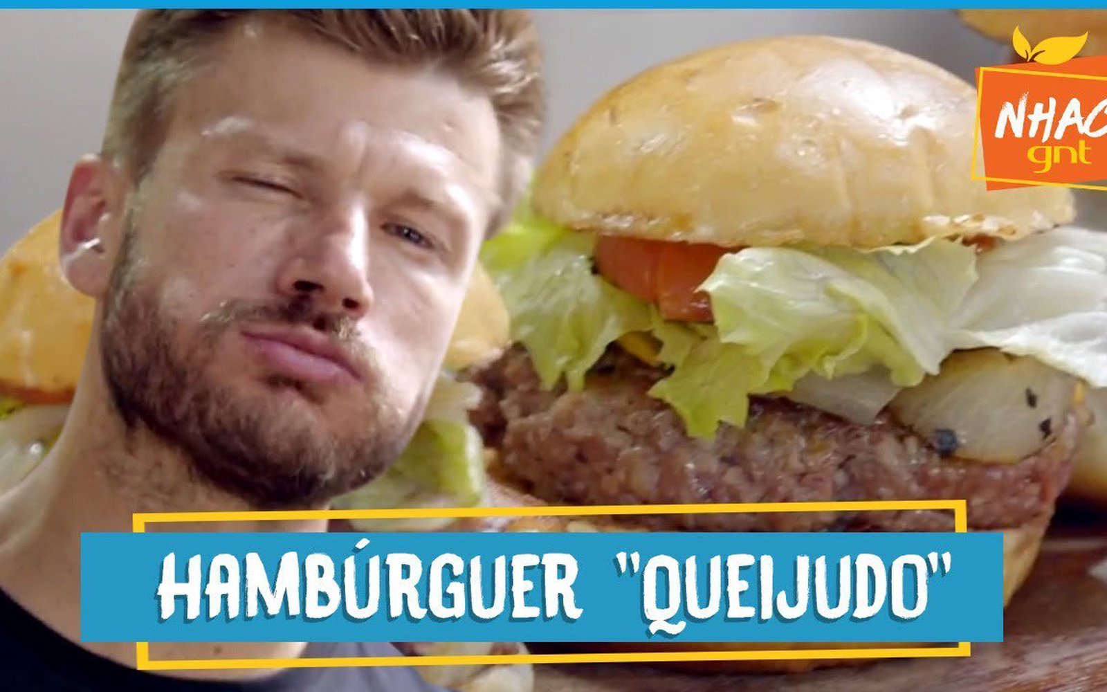 Hambúrguer recheado com queijo cheddar e queijo empanado