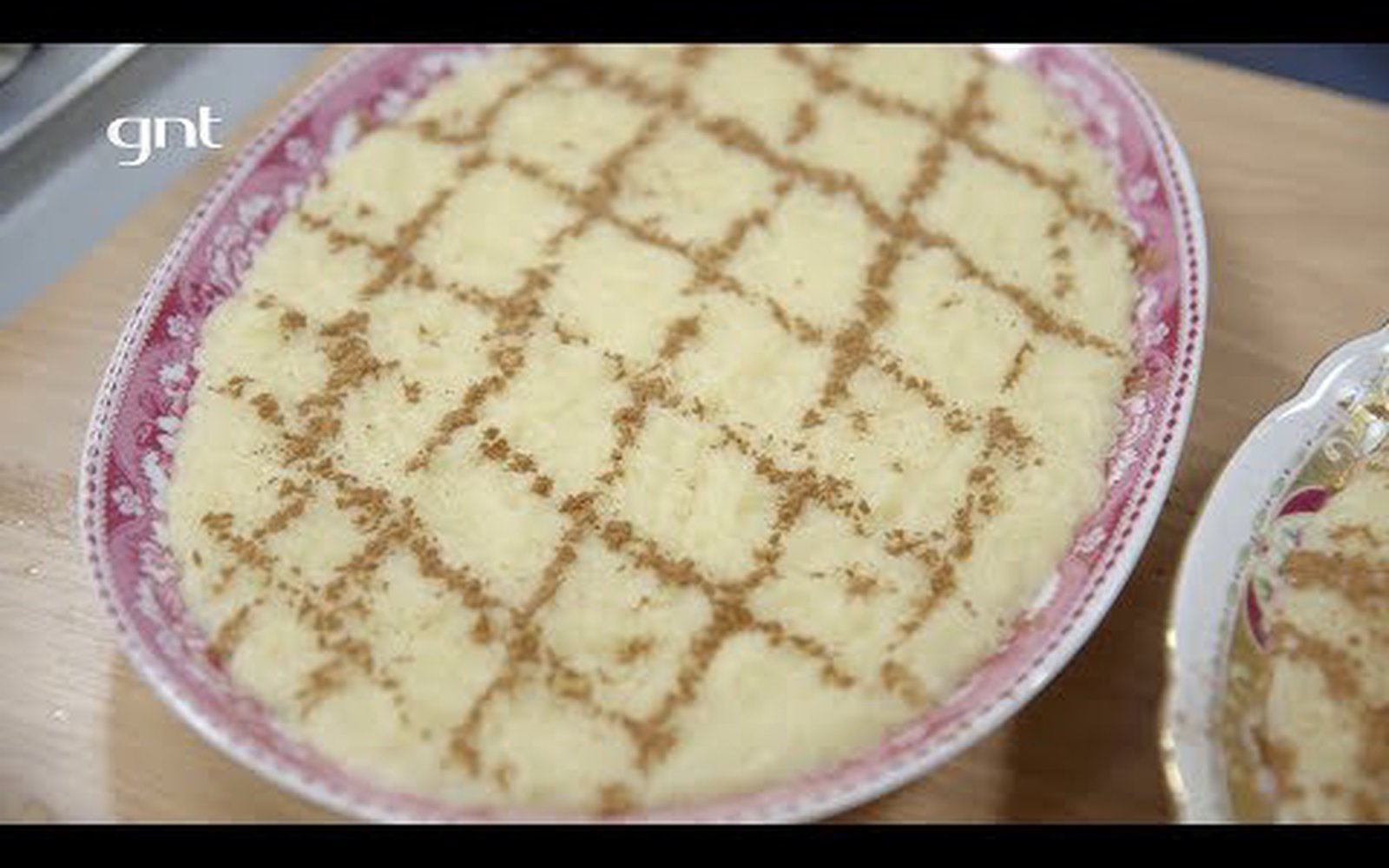 Aletria (doce português de macarrão com ovos)