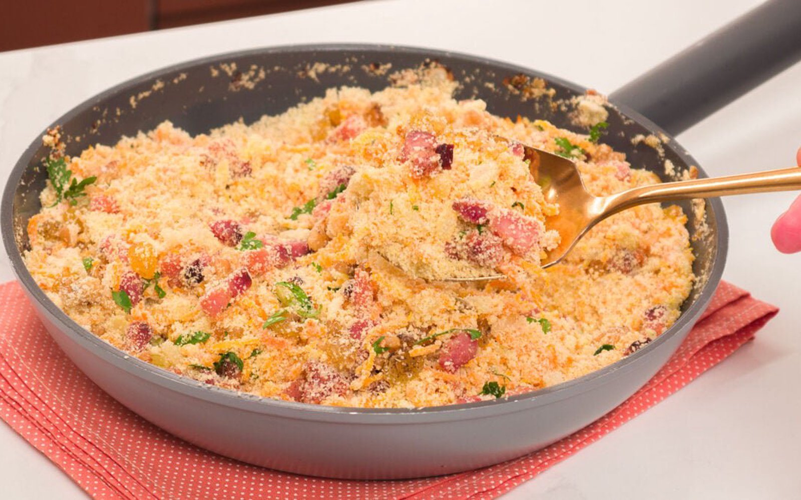 Farofa de bacon com nozes