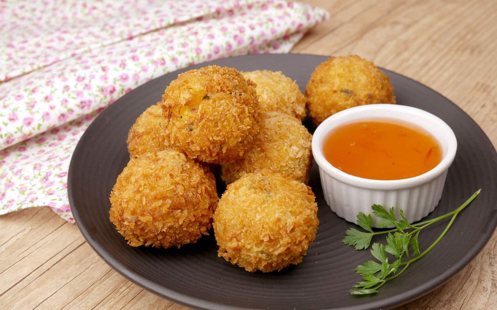 Salgado de Frango com Batata Recheado de Queijo