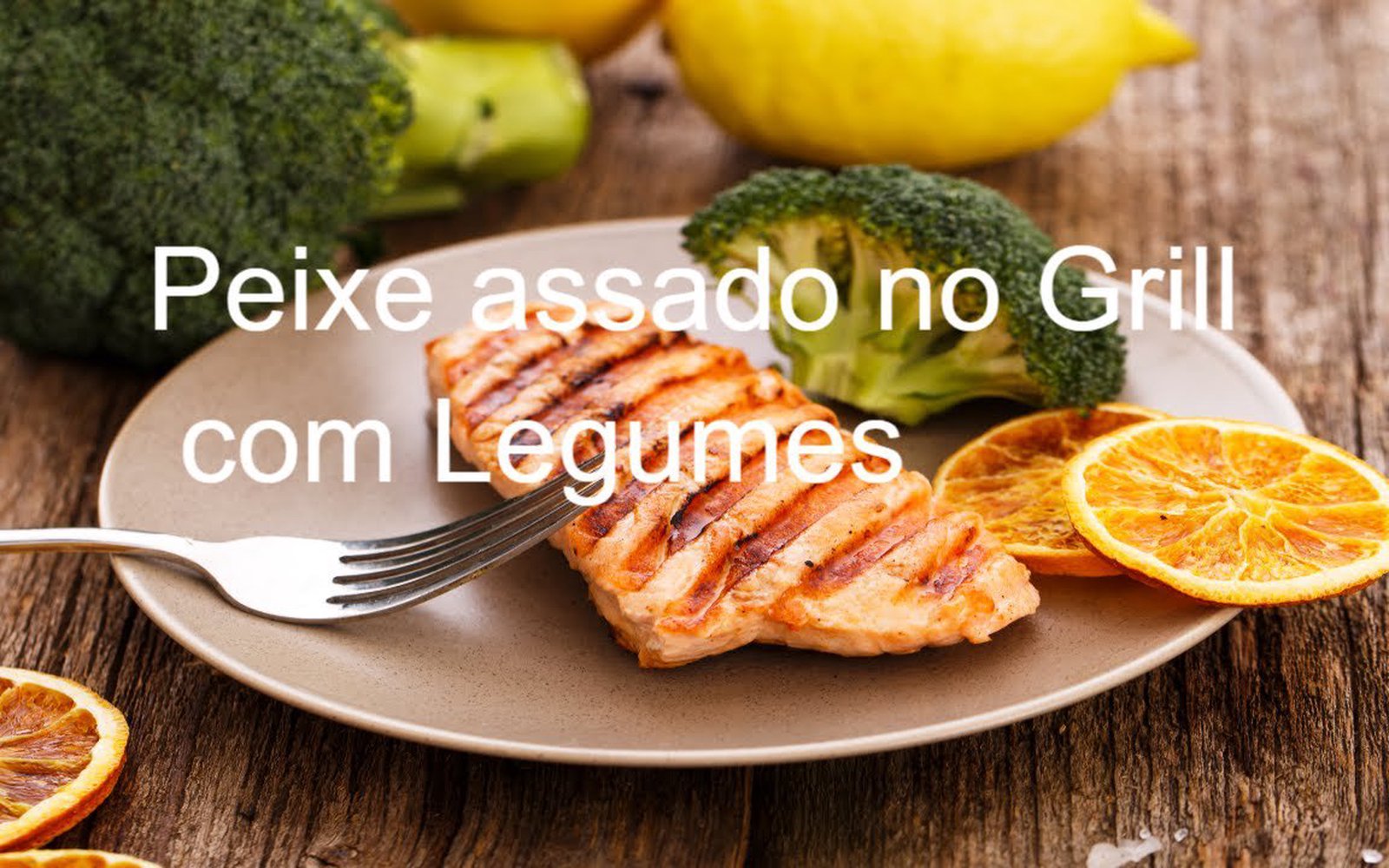 Peixe Assado no Grill com Legumes