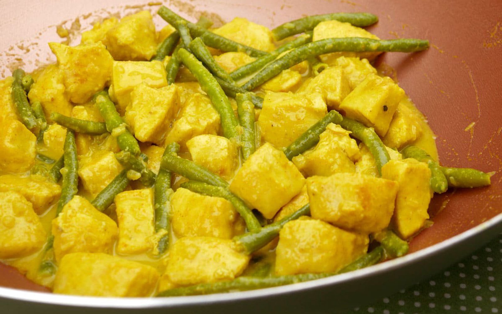 Frango com Leite de Coco e Curry