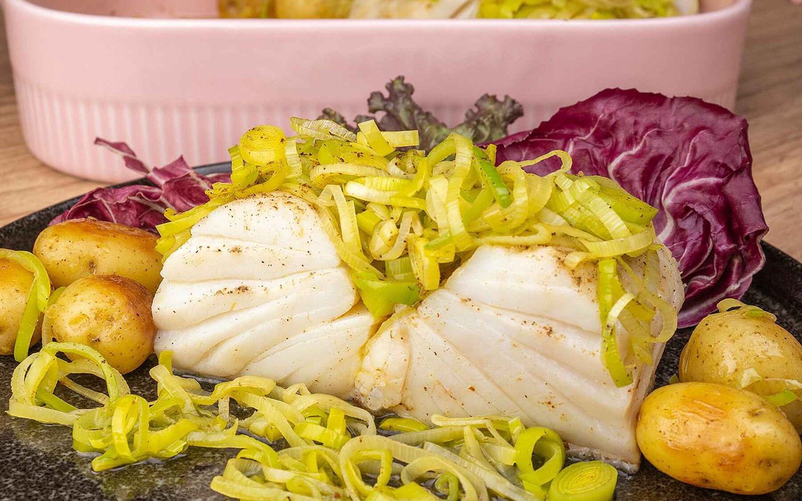 Bacalhau com Alho Poró, Manteiga e Batata Bolinha