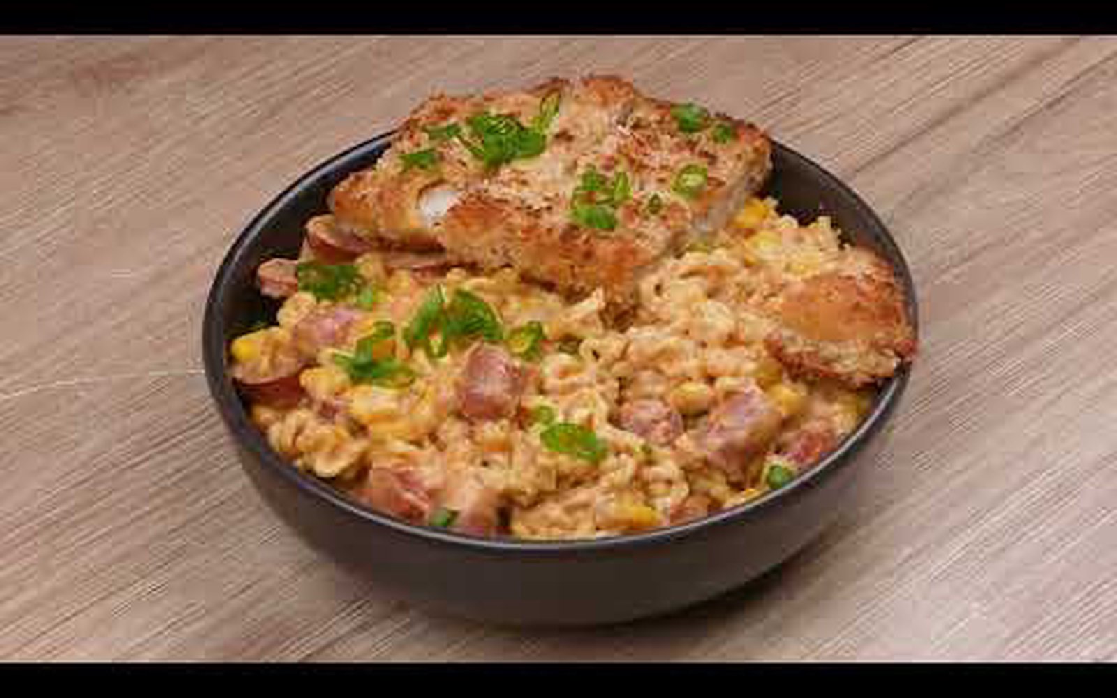 Macarrão Cremoso com Queijo e Milho