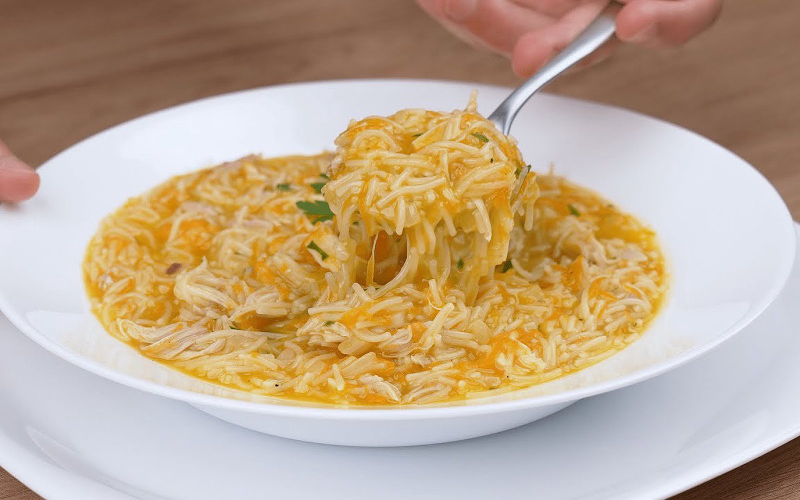 Sopa de Macarrão com Frango