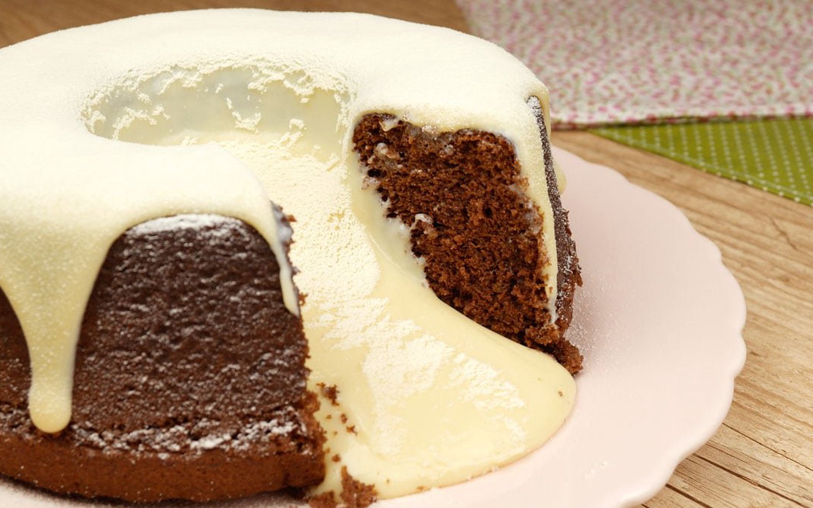 Bolo Vulcão de Chocolate com Leite Ninho