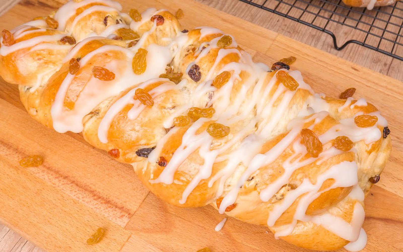 Pão Doce Trançado com Uva Passa (Challah)