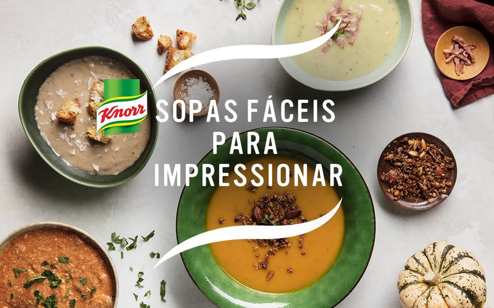 Sopa de Tomate com Ovo, Batatas e Coentros
