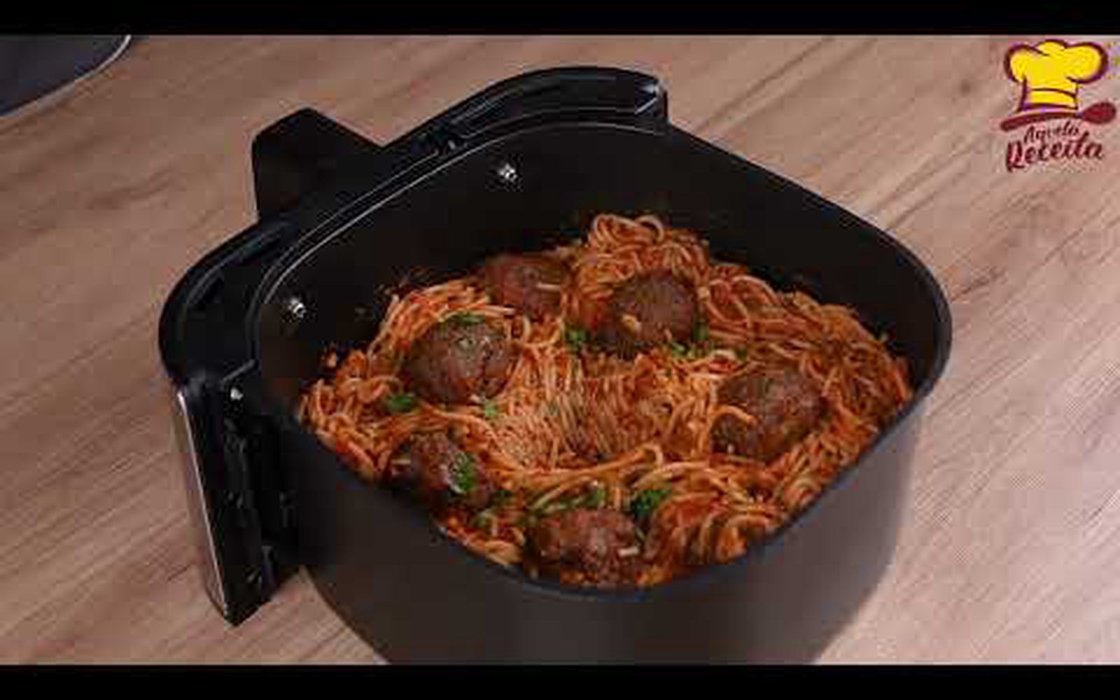 Macarrão na Air Fryer com Almôndegas