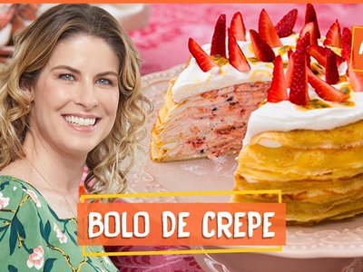 Bolo de crepe com geleia de morango e maracujá