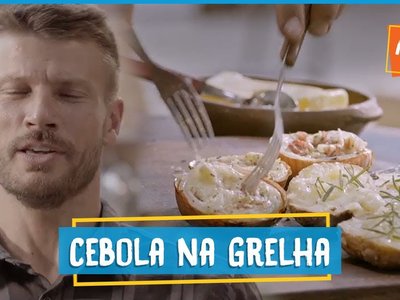 Cebola recheada com queijo e presunto