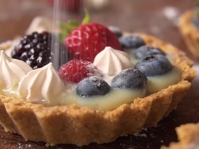 Receita de Tortinha de Brigadeiro Branco e Frutas Vermelhas
