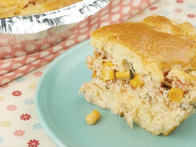 Torta de Frango com Massa de Iogurte
