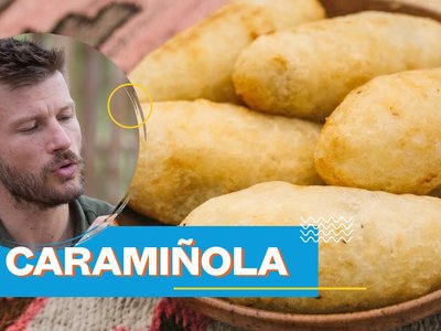 Caramiñolas (bolinho de aipim com recheio de carne moída)