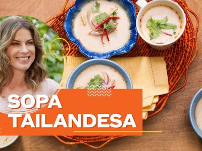 Sopa de Camarão Estilo Tom Kha Gai