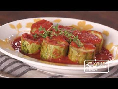 Abobrinha cozida no molho de tomate