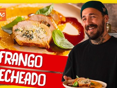Frango Recheado com Pasta de Ricota e Espinafre e Purê de Abóbora Cabotiá