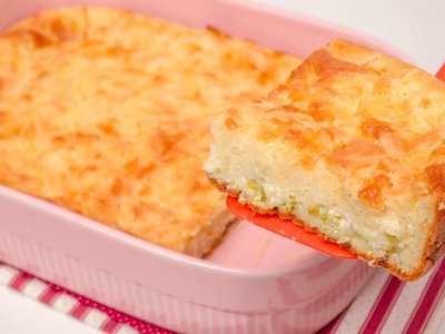 Torta de Liquidificador com Queijos e Alho Poró