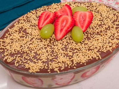 Bombom de Uva e Morango na Travessa