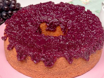 Bolo de Nada com Geléia de Uva