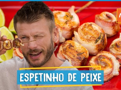 Espetinho de peixe com bacon e alecrim