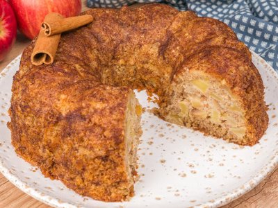 Bolo de Maçã Amanteigado com Aveia e Canela