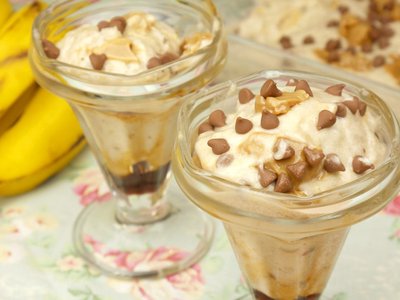 Sorvete de Banana com Doce de Leite e Chocolate