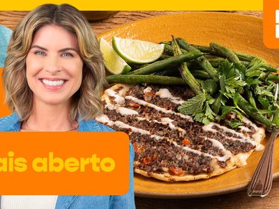 Arais aberto: sanduíche de pão sírio com carne