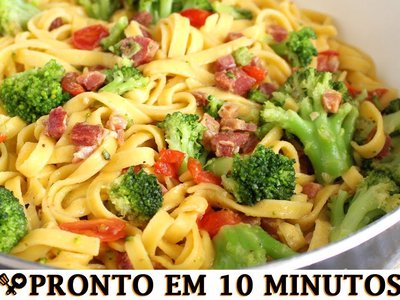 Macarrão com Bacon e Brócolis