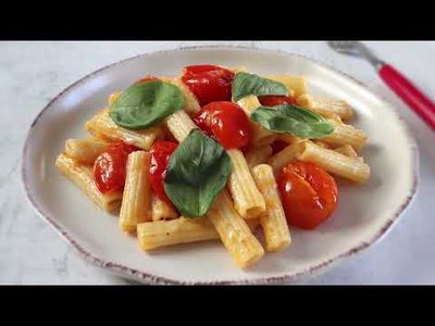 Massa Simples com Parmesão e Tomate Cherry