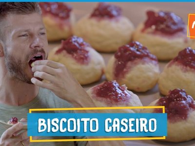 Biscoito de nata caseiro com geleia de cereja