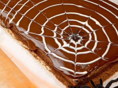 Brownie com muito Chocolate decorado para o Halloween