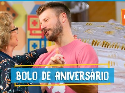 Bolo de Aniversário recheado com doce de leite e coco