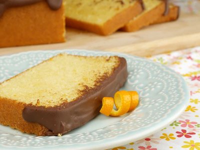 Bolo de Laranja de Liquidificador com Cobertura de Chocolate