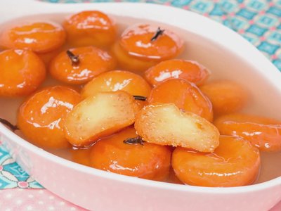 Ameixa De Queijo Em Calda